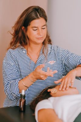 Amelie-Ganidel-massage-267x400-1